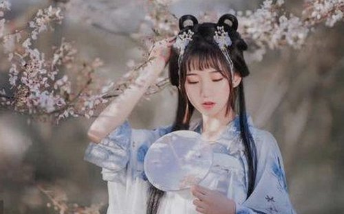 刘宇宁体验“91香蕉视频官方版下载免费版”的全新娱乐方式