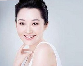 小巧🐥伸女生🍑🍑里姿势官方版：全面解析最新体验
